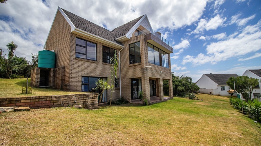 4 Bedroom Property for Sale in Cove Rock Eastern Cape